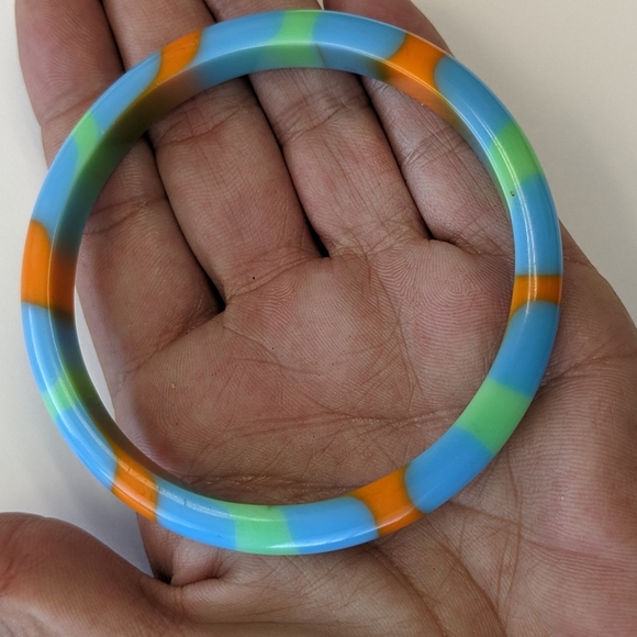 EVC LUCITE BANGLE BRACELET - Picture 5 of 10